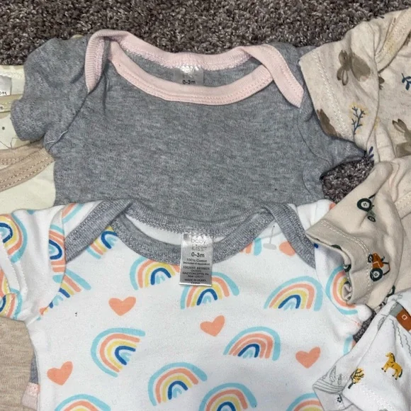 Rabbit + Bear Bodysuit Onesies Bundle Size 0-3 Months - Picture 3 of 4